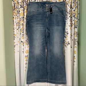 NWT torrid flare jeans size 20 short inseam